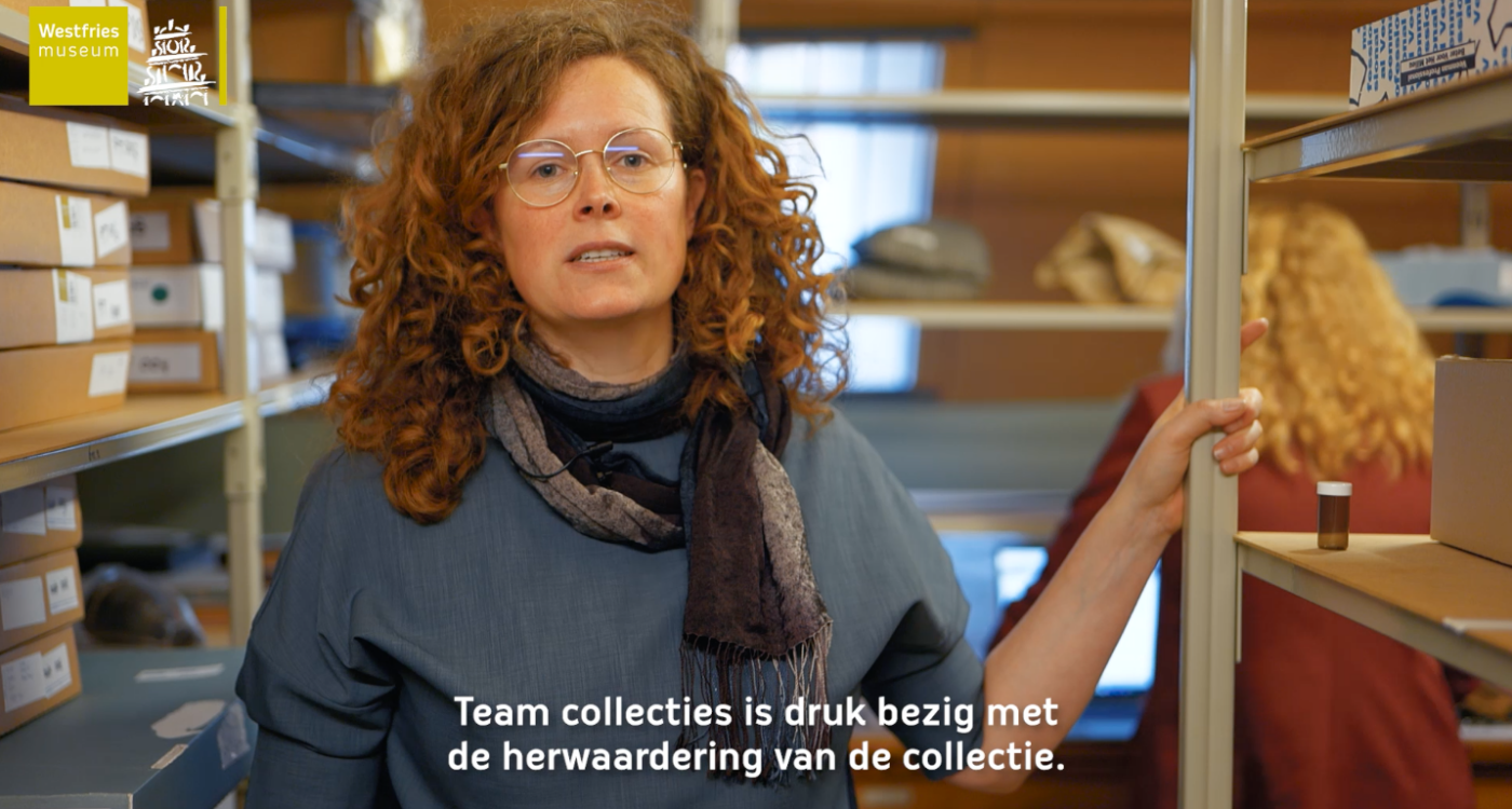 Videostill van projectleider Dieuwertje over herwaardering collectie