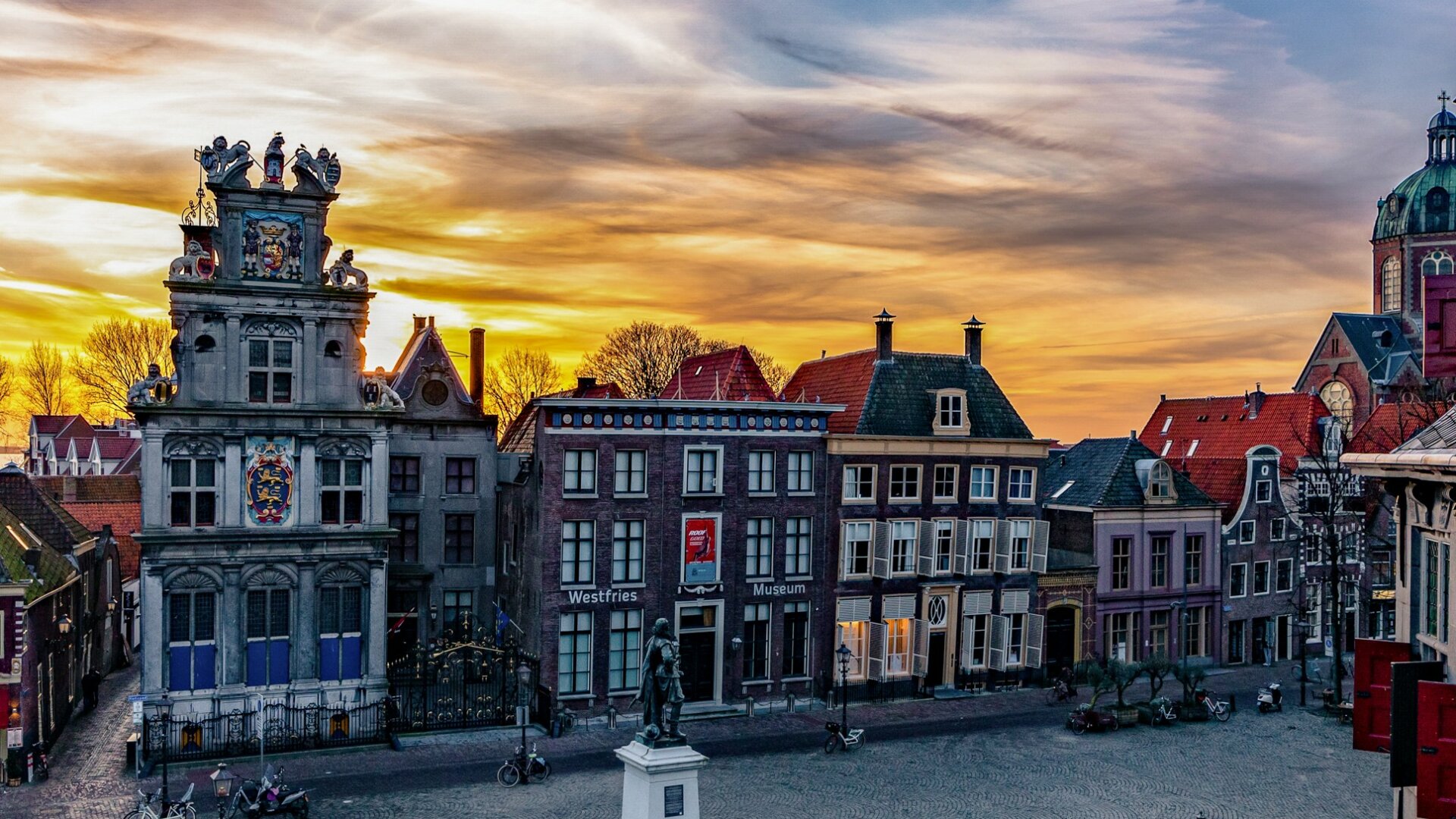 Westfries Museum bij zonsondergang