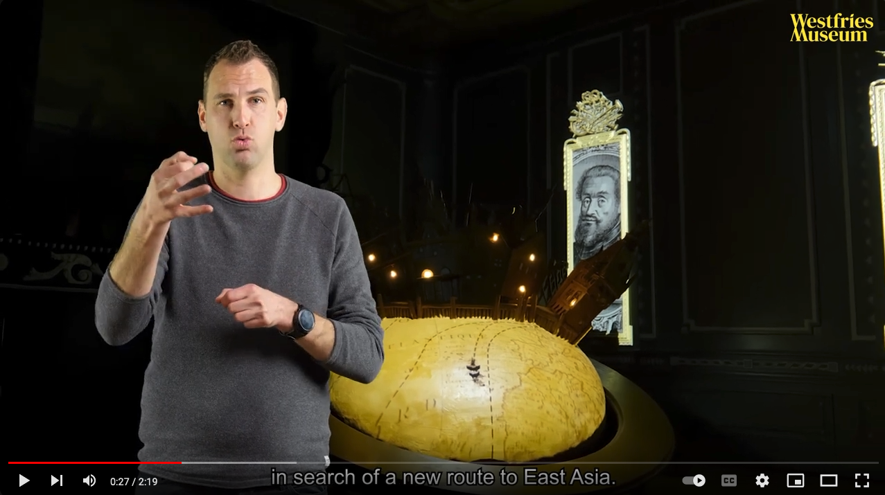 persoon beschrijft geprojecteerd beeld in gebarentaal