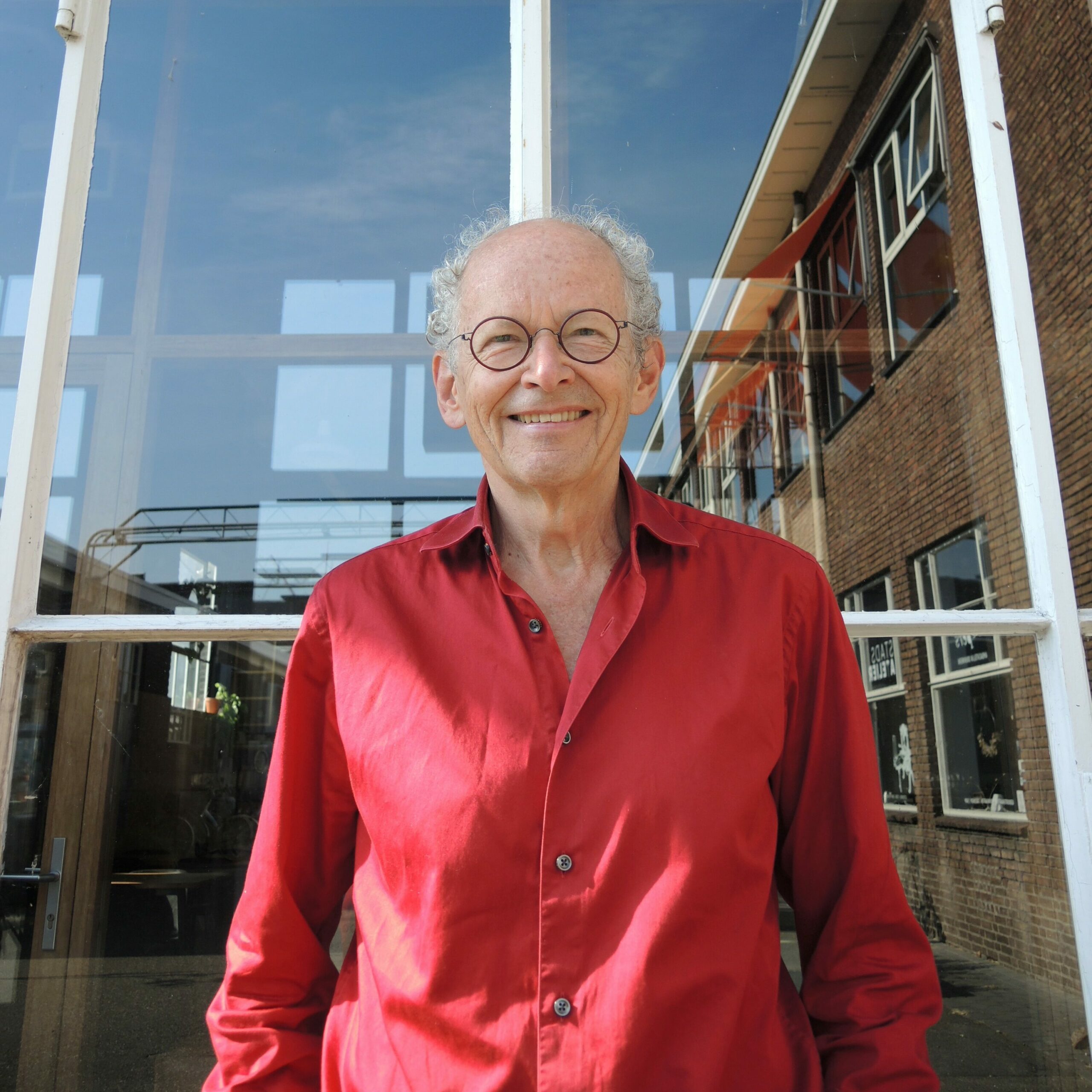 Portret Gerard de Kleijn voor oud raam